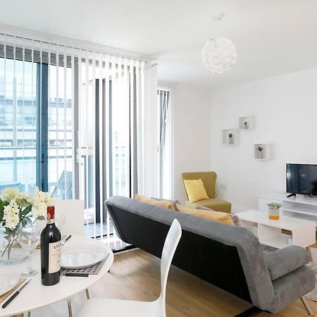 Redhill Queensgate - Modern 1 Bedroom Apartment Екстериор снимка