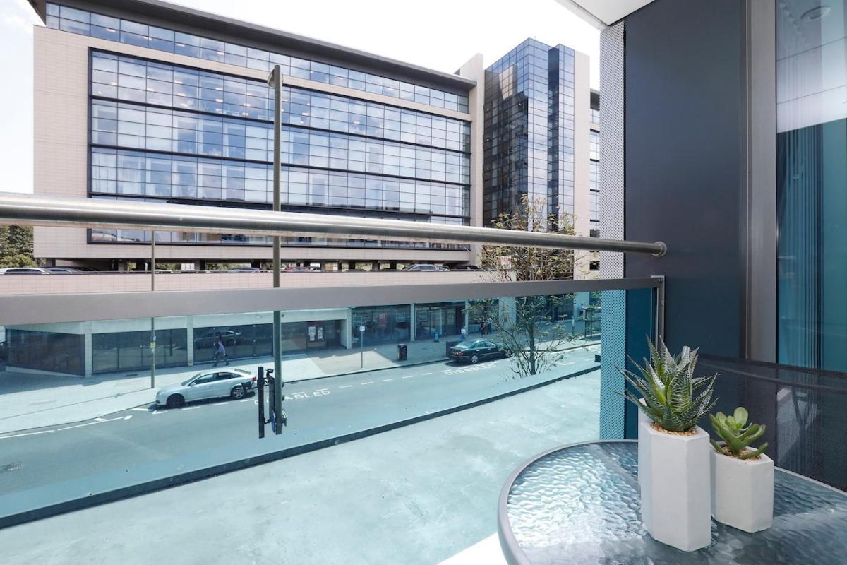 Redhill Queensgate - Modern 1 Bedroom Apartment Екстериор снимка