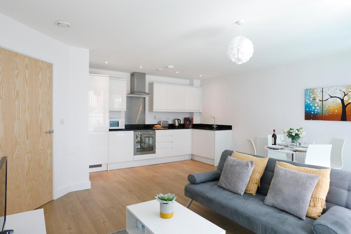 Redhill Queensgate - Modern 1 Bedroom Apartment Екстериор снимка
